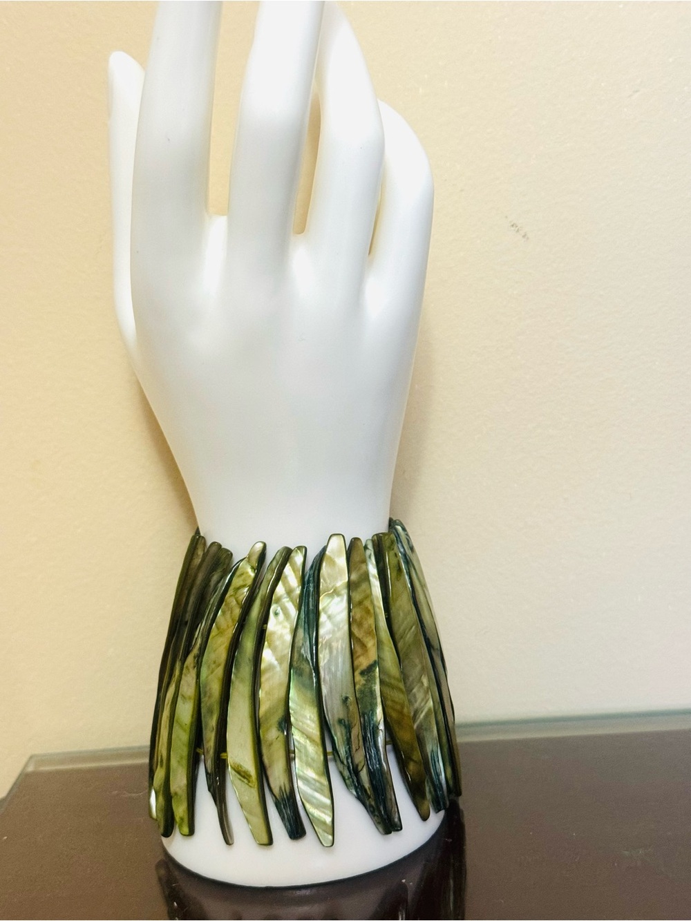 4 /$50 NWOT Green Shell Bracelet